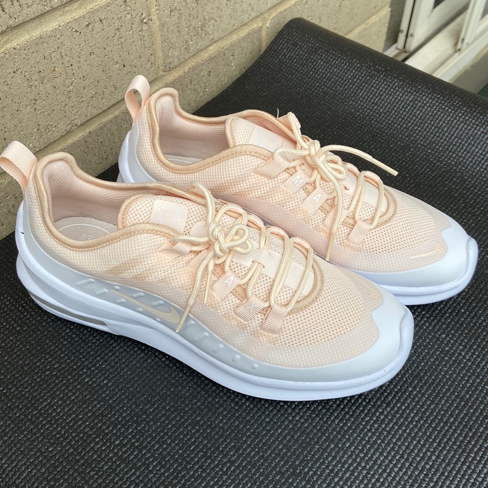 Women Air Max Axis New